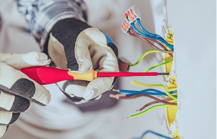 Jak prawidłowo zaplanować modernizację instalacji elektrycznej podczas wiosennego remontu?
