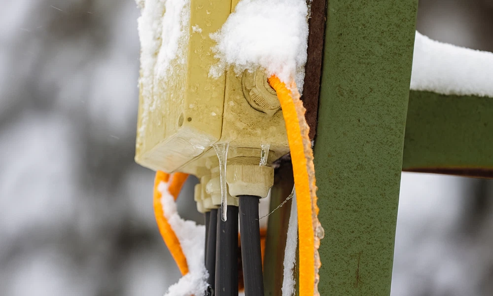 Przewody zasilające w zimie